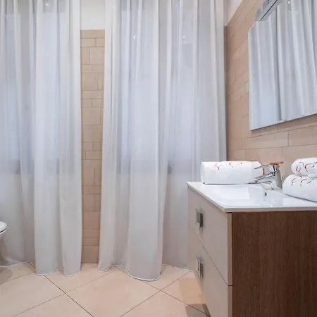 The Arsenal Large דירה