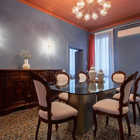 The Arsenal Large דירה