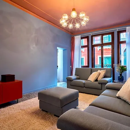 The Arsenal Large דירה *