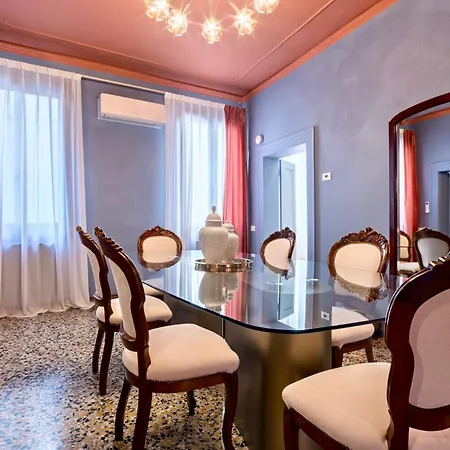 The Arsenal Large Apartamento Venecia